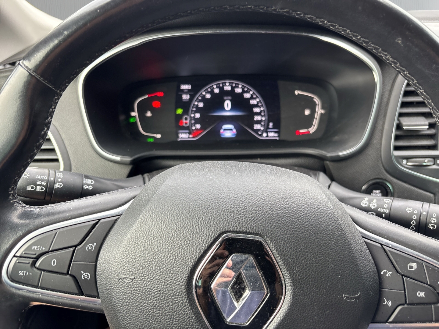Fahrzeugabbildung Renault Megane IV Grandtour Navi SHZ Radio DAB LHZ PDC