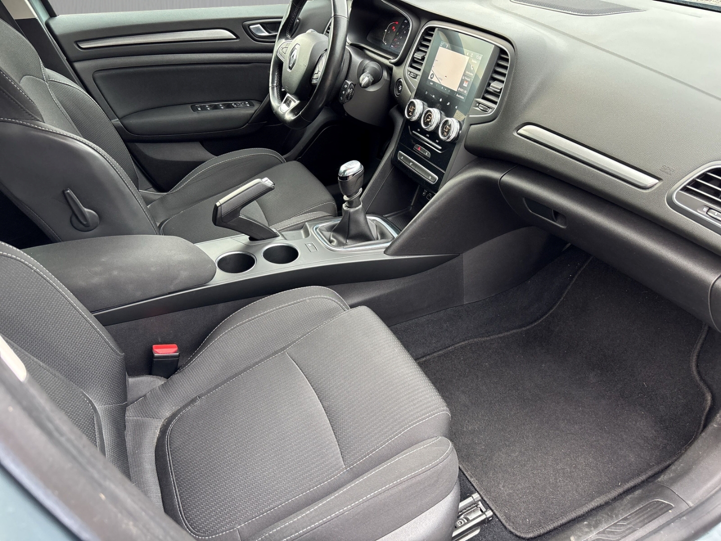 Fahrzeugabbildung Renault Megane IV Grandtour Navi SHZ Radio DAB LHZ PDC