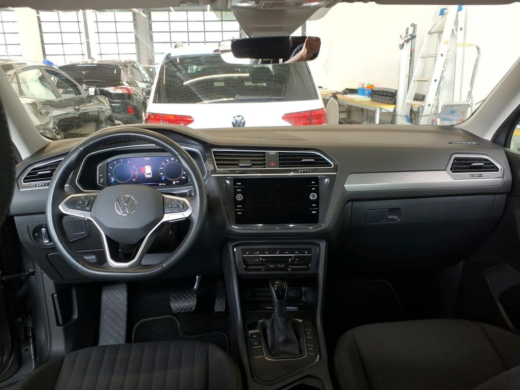 Fahrzeugabbildung Volkswagen Tiguan Allspace 1.5 TSI DSG Life 7-Sitze AHK LED ACC