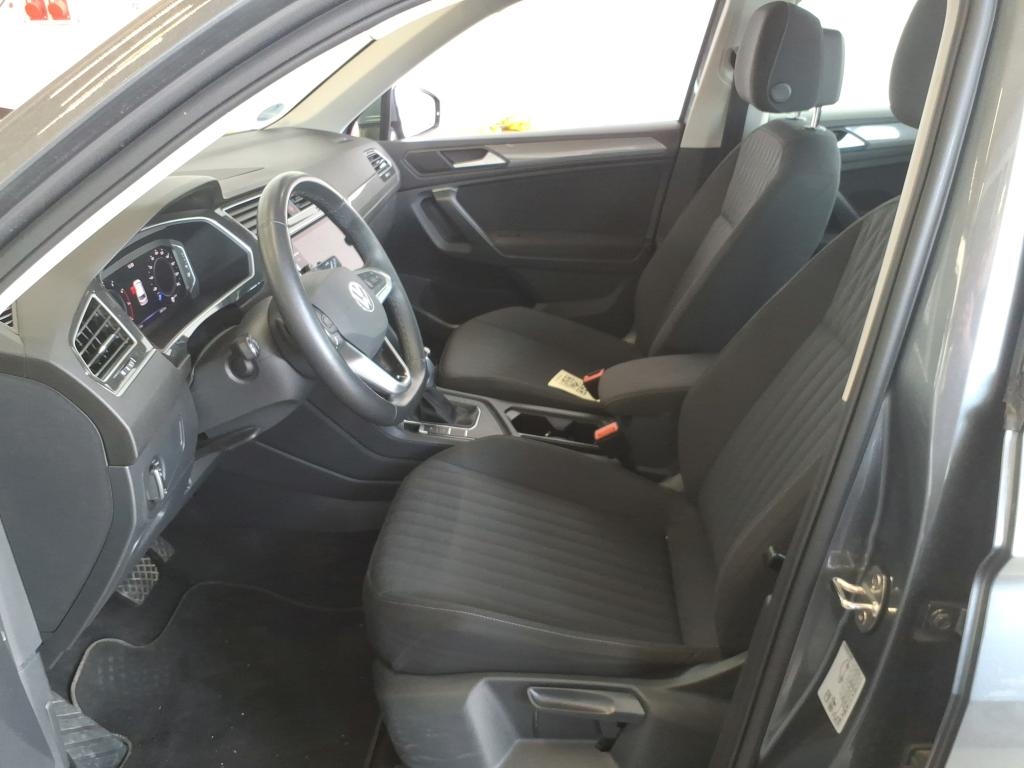Fahrzeugabbildung Volkswagen Tiguan Allspace 1.5 TSI DSG Life 7-Sitze AHK LED ACC