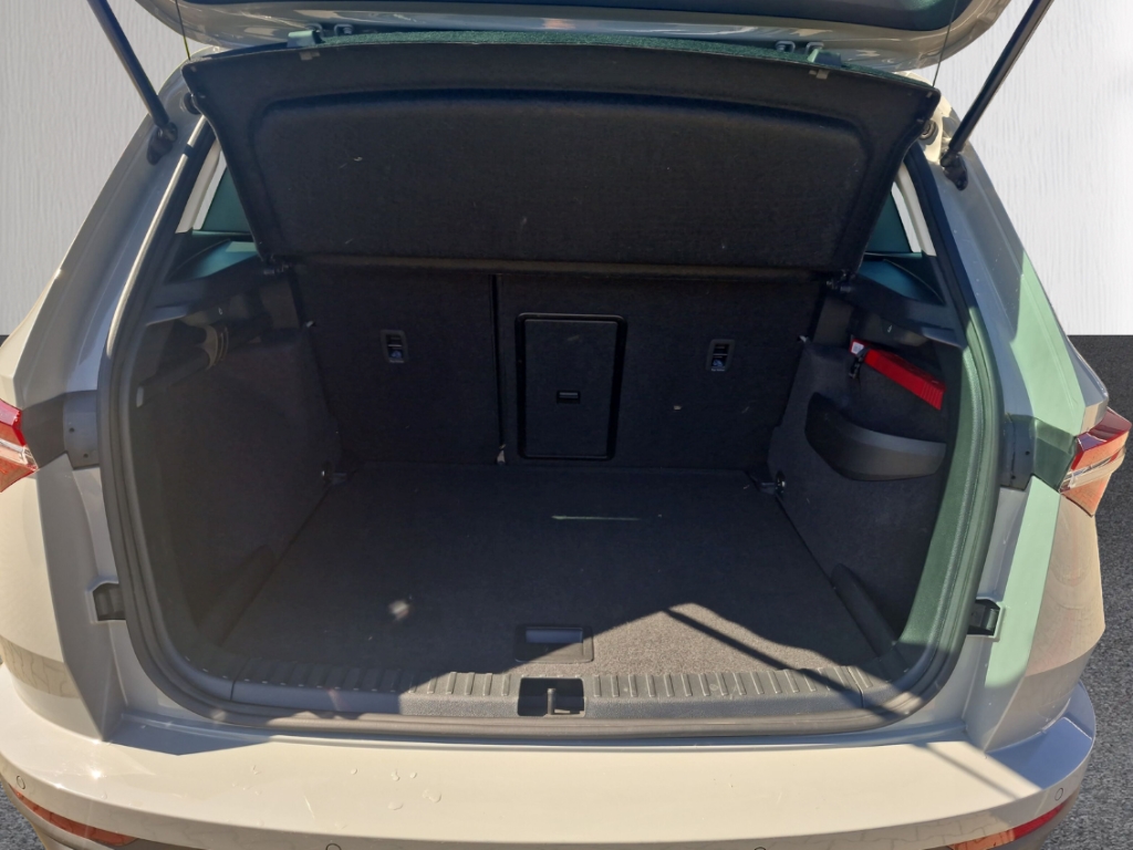 Fahrzeugabbildung SKODA Karoq TDI DSG Tour AHK MatrLED Nav SHZ LHZ R-Kam