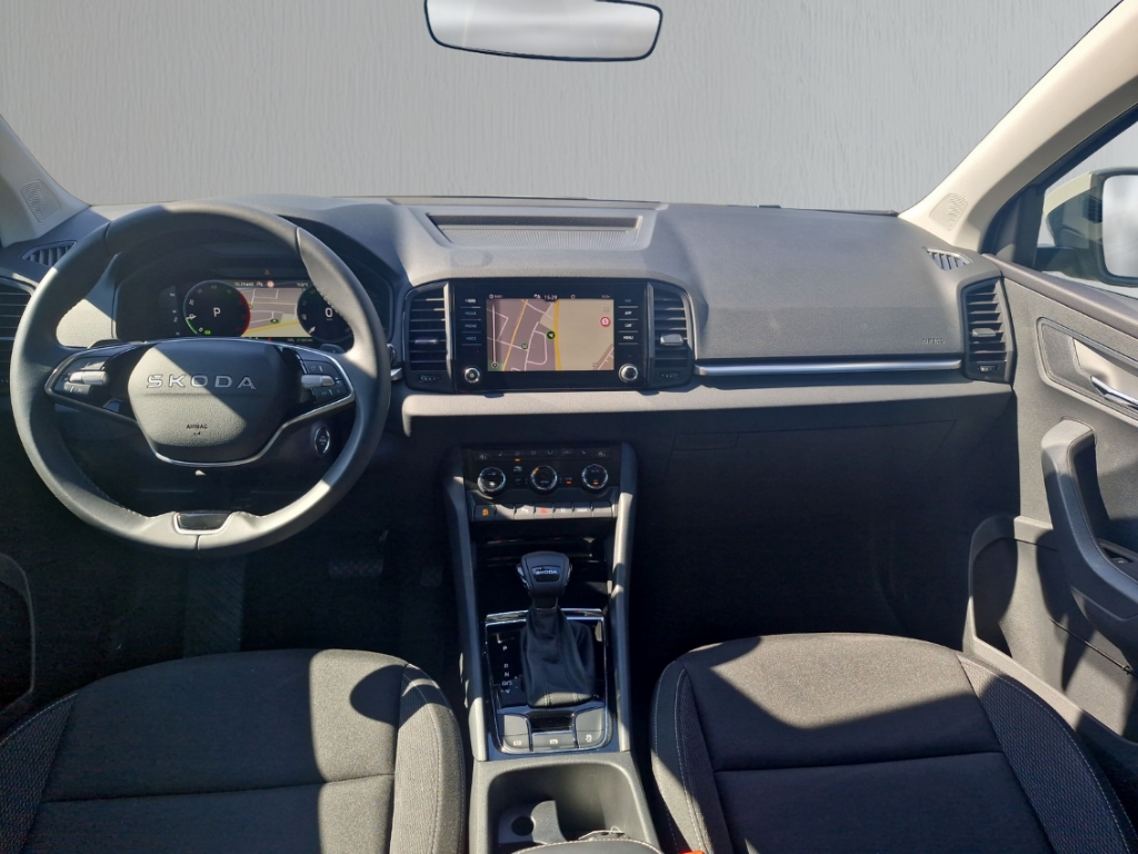 Fahrzeugabbildung SKODA Karoq TDI DSG Tour AHK MatrLED Nav SHZ LHZ R-Kam