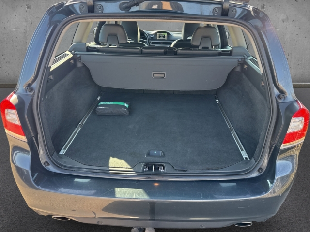 Fahrzeugabbildung Volvo V70 Kombi D4 Kinetic Leder AHK Navi Xenon eHKL SHZ PDC