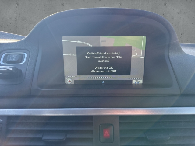 Fahrzeugabbildung Volvo V70 Kombi D4 Kinetic Leder AHK Navi Xenon eHKL SHZ PDC