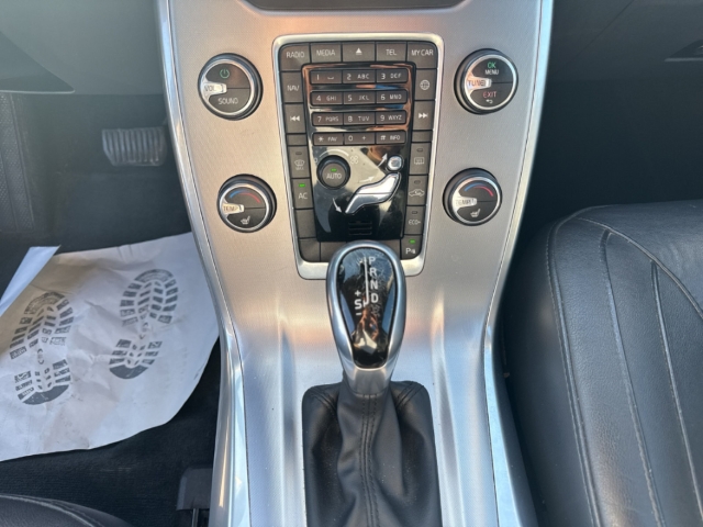 Fahrzeugabbildung Volvo V70 Kombi D4 Kinetic Leder AHK Navi Xenon eHKL SHZ PDC