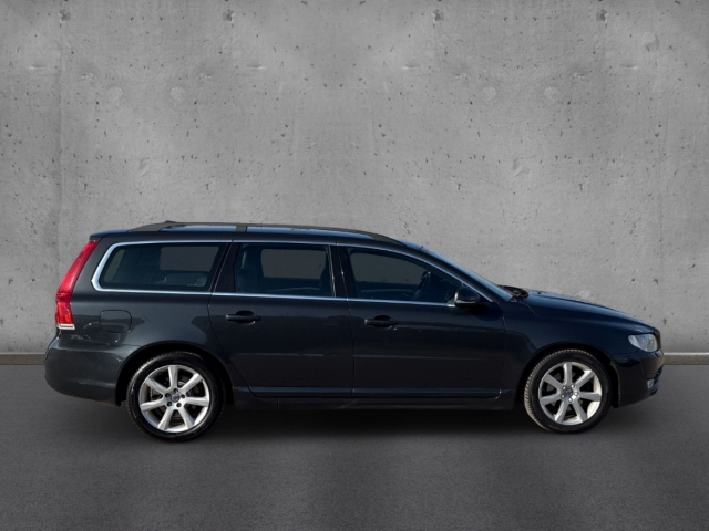 Fahrzeugabbildung Volvo V70 Kombi D4 Kinetic Leder AHK Navi Xenon eHKL SHZ PDC