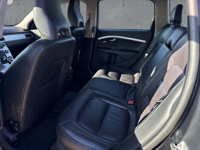 Fahrzeugabbildung Volvo V70 Kombi D4 Kinetic Leder AHK Navi Xenon eHKL SHZ PDC