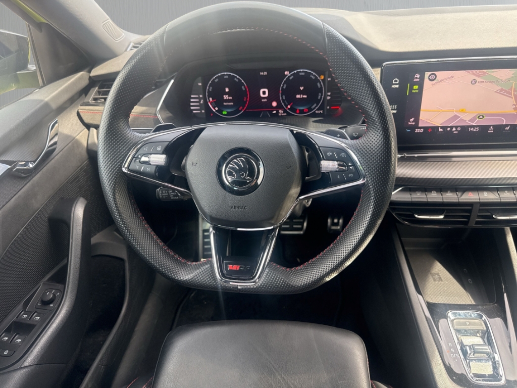 Fahrzeugabbildung SKODA Octavia Combi RS PLUS ACC Standheizung KESSY HUD MATRIX
