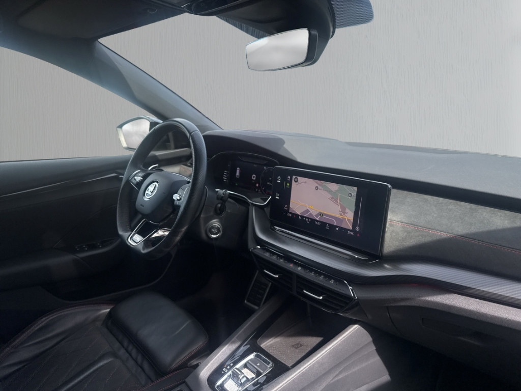 Fahrzeugabbildung SKODA Octavia Combi RS PLUS ACC Standheizung KESSY HUD MATRIX