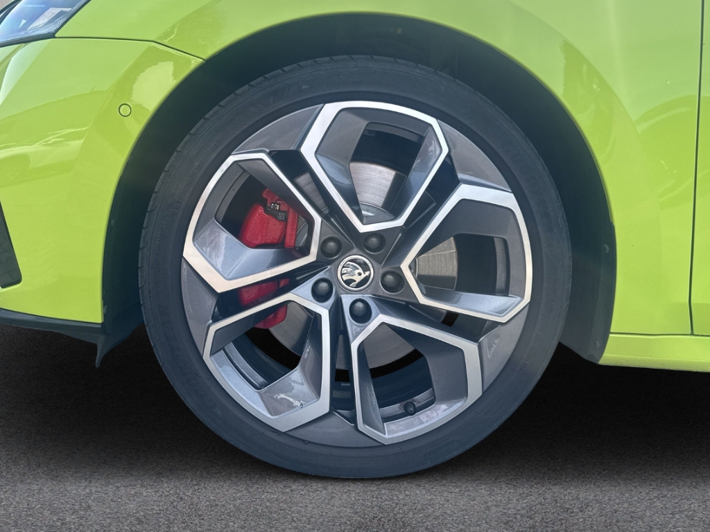 Fahrzeugabbildung SKODA Octavia Combi RS PLUS ACC Standheizung KESSY HUD MATRIX