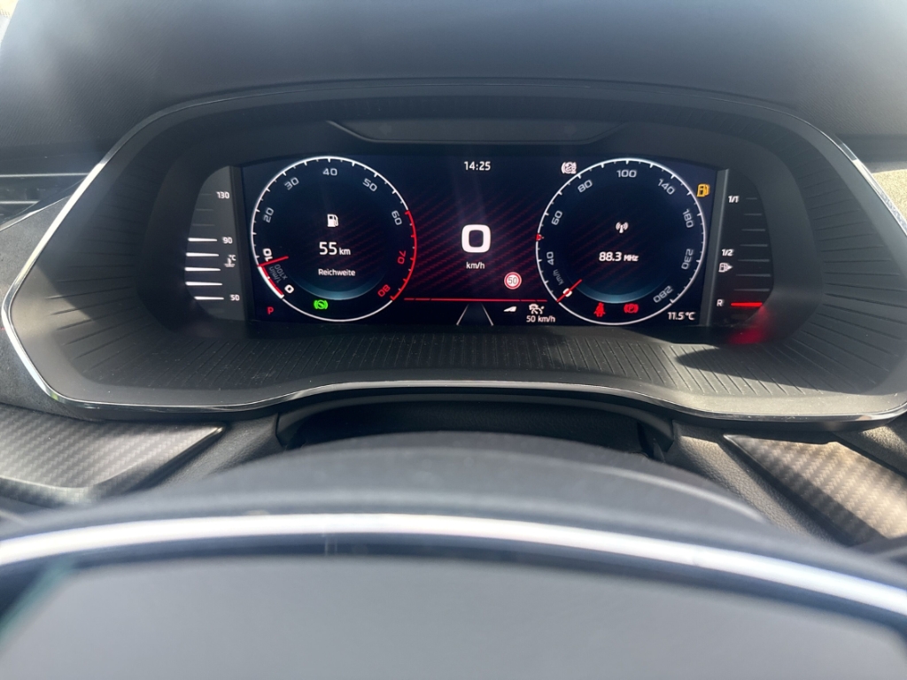 Fahrzeugabbildung SKODA Octavia Combi RS PLUS ACC Standheizung KESSY HUD MATRIX