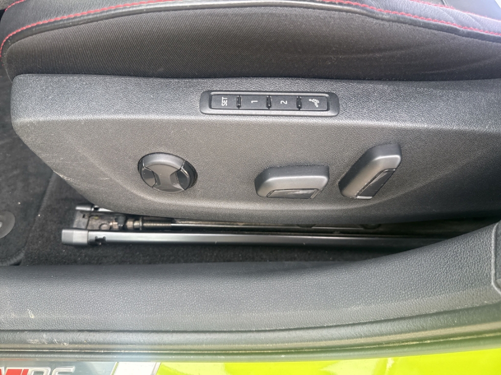 Fahrzeugabbildung SKODA Octavia Combi RS PLUS ACC Standheizung KESSY HUD MATRIX