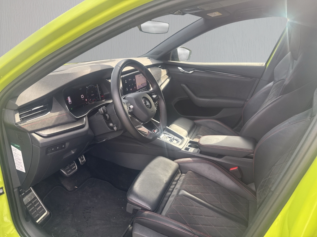 Fahrzeugabbildung SKODA Octavia Combi RS PLUS ACC Standheizung KESSY HUD MATRIX