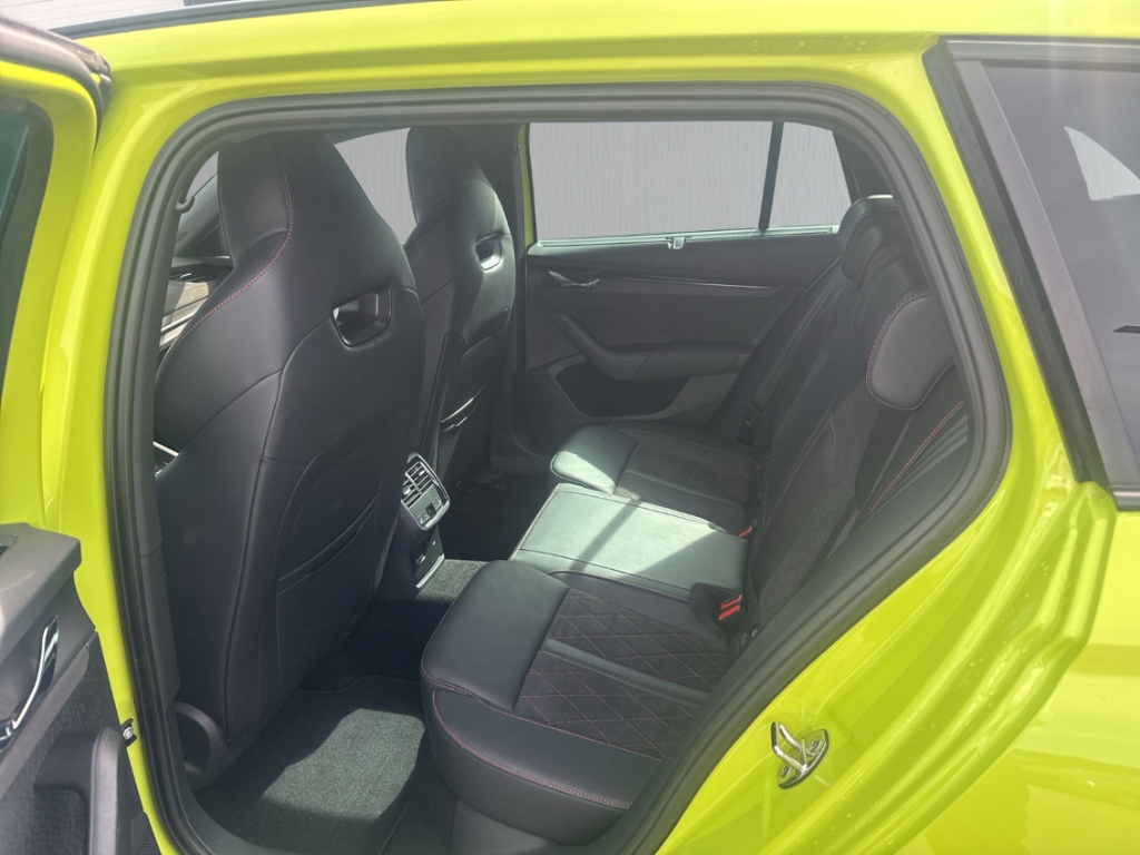 Fahrzeugabbildung SKODA Octavia Combi RS PLUS ACC Standheizung KESSY HUD MATRIX