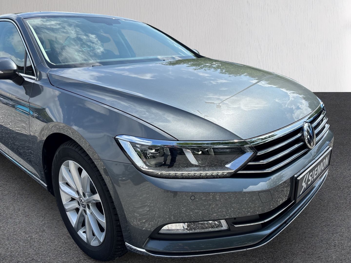 Fahrzeugabbildung Volkswagen Passat Highline BMT Start-Stopp NAVI AHK BT Temp