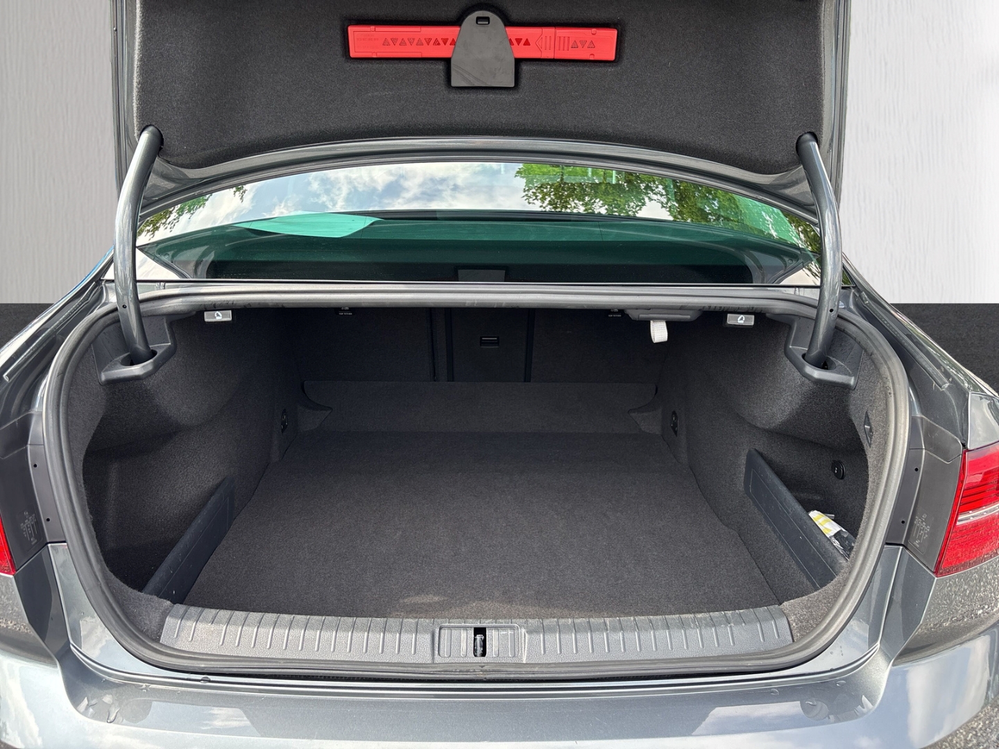 Fahrzeugabbildung Volkswagen Passat Highline BMT Start-Stopp NAVI AHK BT Temp