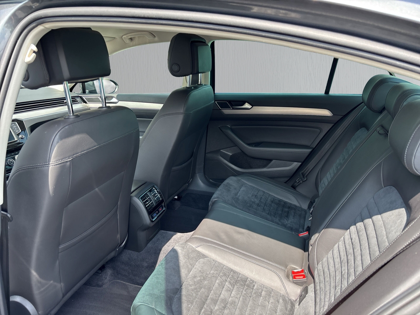 Fahrzeugabbildung Volkswagen Passat Highline BMT Start-Stopp NAVI AHK BT Temp
