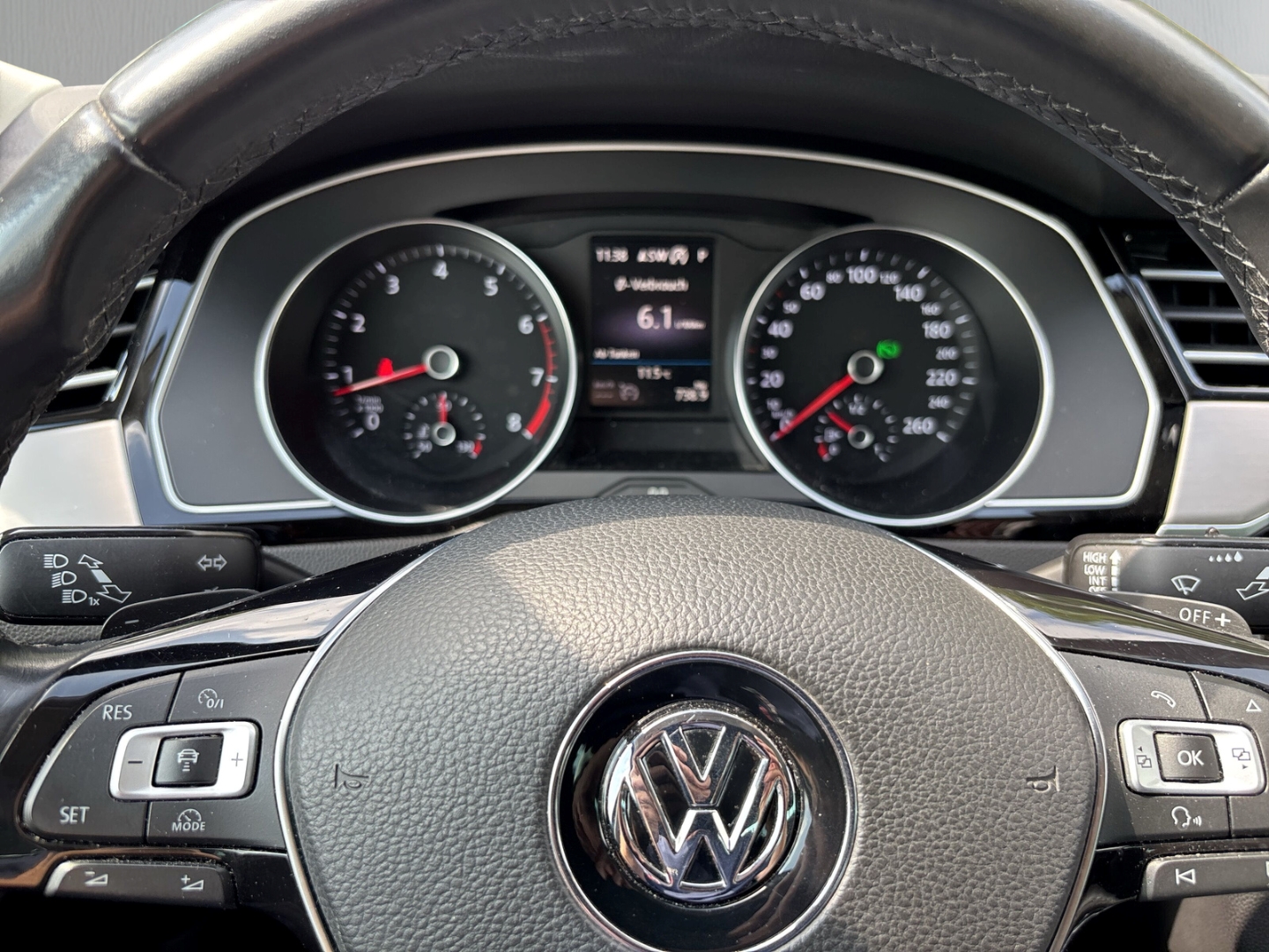 Fahrzeugabbildung Volkswagen Passat Highline BMT Start-Stopp NAVI AHK BT Temp