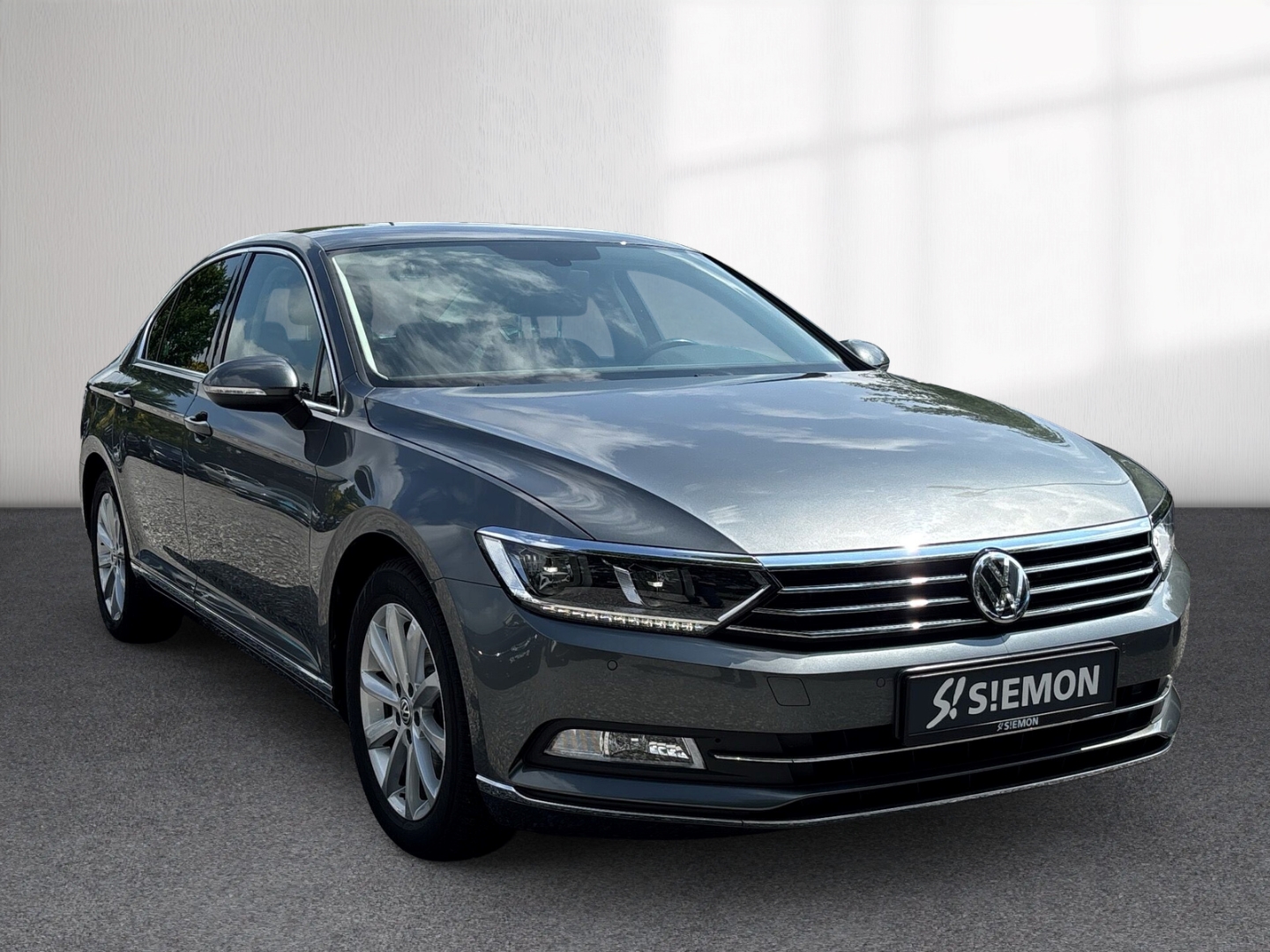 Fahrzeugabbildung Volkswagen Passat Highline BMT Start-Stopp NAVI AHK BT Temp
