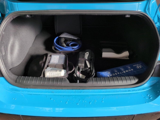 Fahrzeugabbildung Hyundai IONIQ 6 77,4kWh 4WD UNIQ Digi-Spiegel HUD Navi Digitales Cockpit Memory Sitze Soundsystem Bose