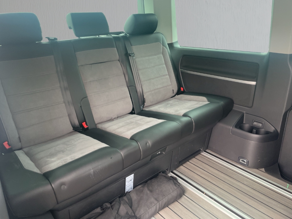 Fahrzeugabbildung Volkswagen Transporter Multivan Allrad ACC PDCv+h SHZ Temp Color