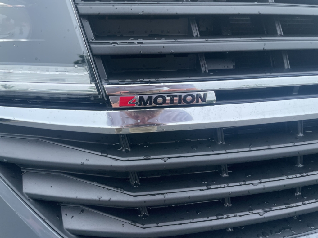 Fahrzeugabbildung Volkswagen Transporter Multivan Allrad ACC PDCv+h SHZ Temp Color
