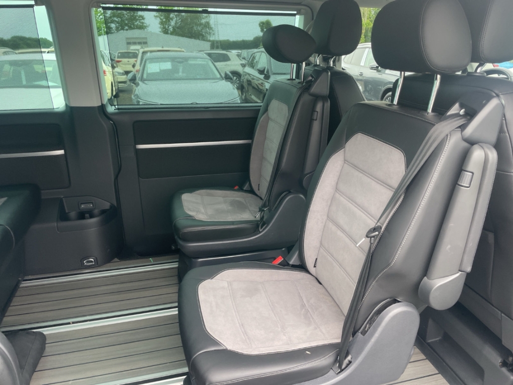 Fahrzeugabbildung Volkswagen Transporter Multivan Allrad ACC PDCv+h SHZ Temp Color