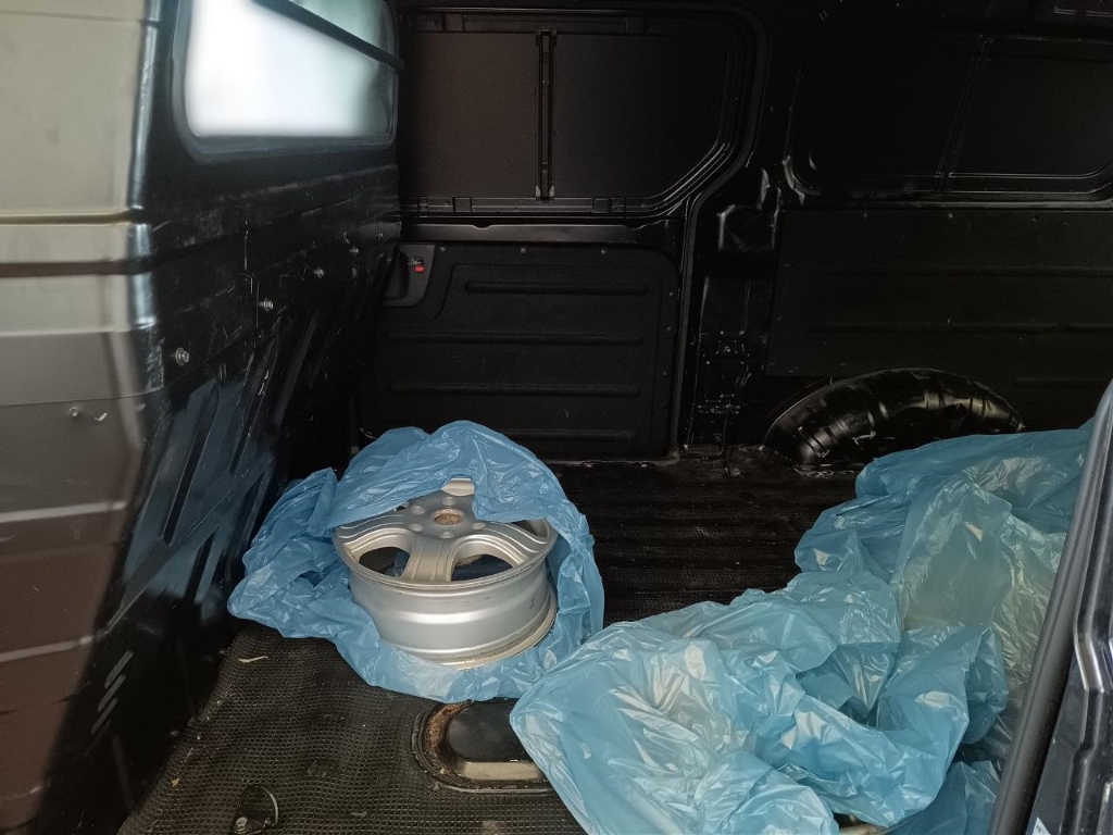Fahrzeugabbildung Hyundai H-1 Cargo FL 2,5 CRDi AT PROFI Flügeltür Komfort-P AHK 3-Sitzer