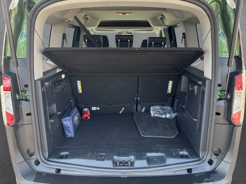 Fahrzeugabbildung Ford Tourneo Courier Active DCT Navi ACC BLIS Winter SHZ Temp Alu