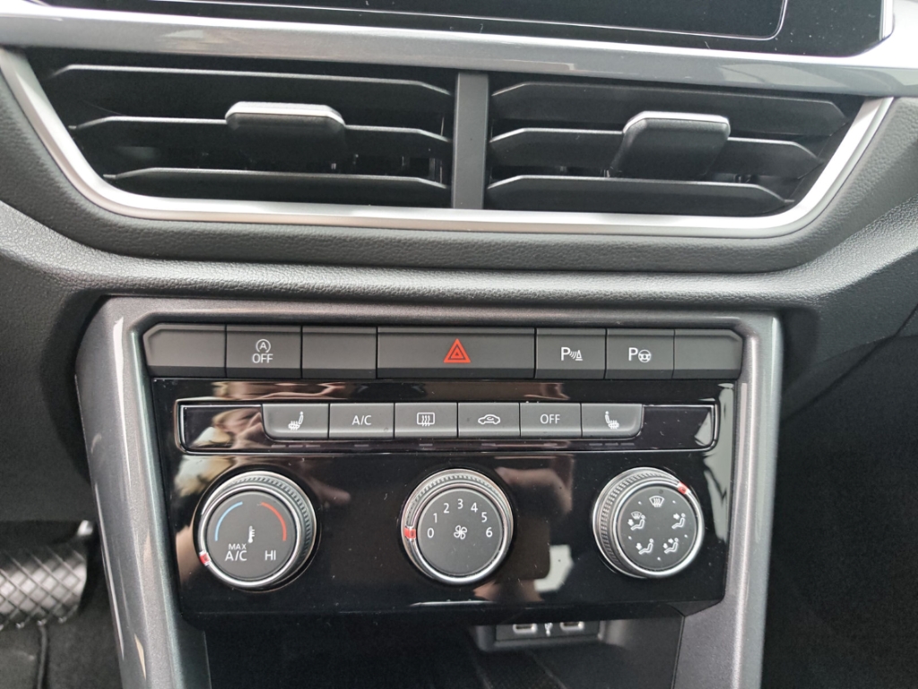 Fahrzeugabbildung Volkswagen T-Roc 1.5 TSI DSG Style ACC LED+ Navi Kam Klima