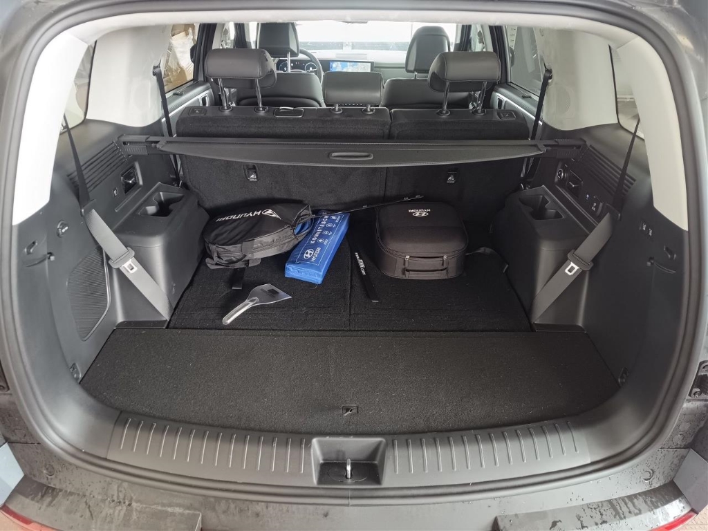 Fahrzeugabbildung Hyundai SANTA FE PHEV MY25 1.6 AT 4WD Signature Komf.P Tech.P 7-Sitz Dig-KEY Leder Digi Cockpit