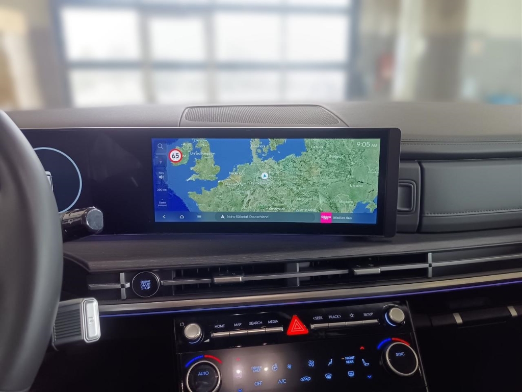 Fahrzeugabbildung Hyundai SANTA FE PHEV MY25 1.6 AT 4WD Signature Komf.P Tech.P 7-Sitz Dig-KEY Leder Digi Cockpit