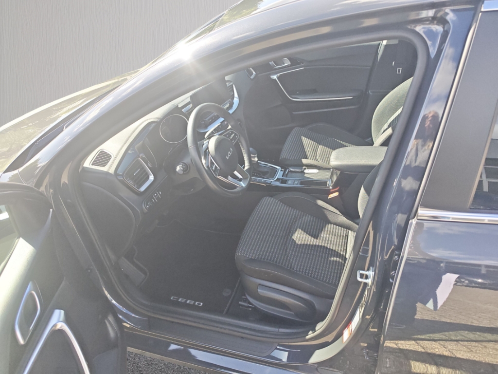 Fahrzeugabbildung Kia Cee'd 1.5 T-GDI Ultimate Edition GRA GJR SHZ RFK