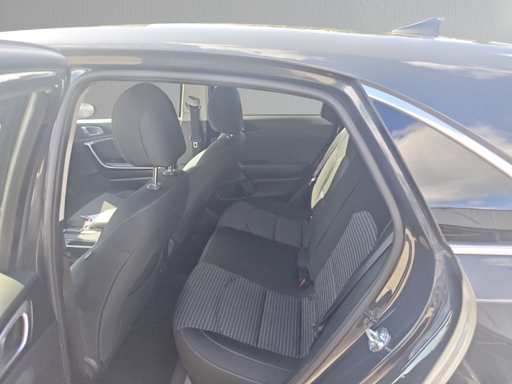 Fahrzeugabbildung Kia Cee'd 1.5 T-GDI Ultimate Edition GRA GJR SHZ RFK