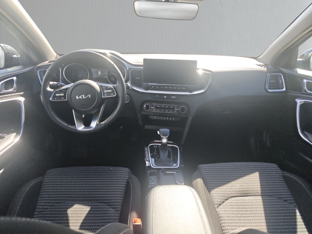 Fahrzeugabbildung Kia Cee'd 1.5 T-GDI Ultimate Edition GRA GJR SHZ RFK