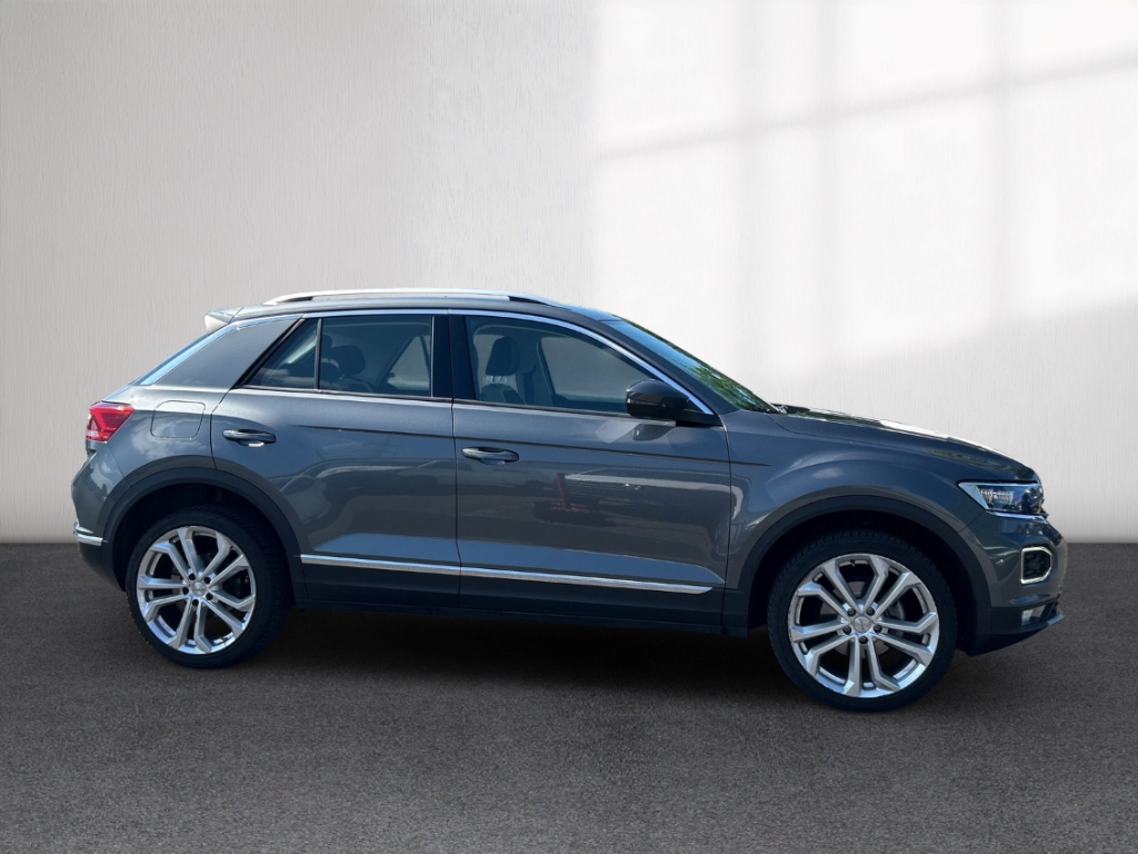Fahrzeugabbildung Volkswagen T-Roc Sport 1.5 TSI ACC PDCv+h SHZ LED Color Navi ZV
