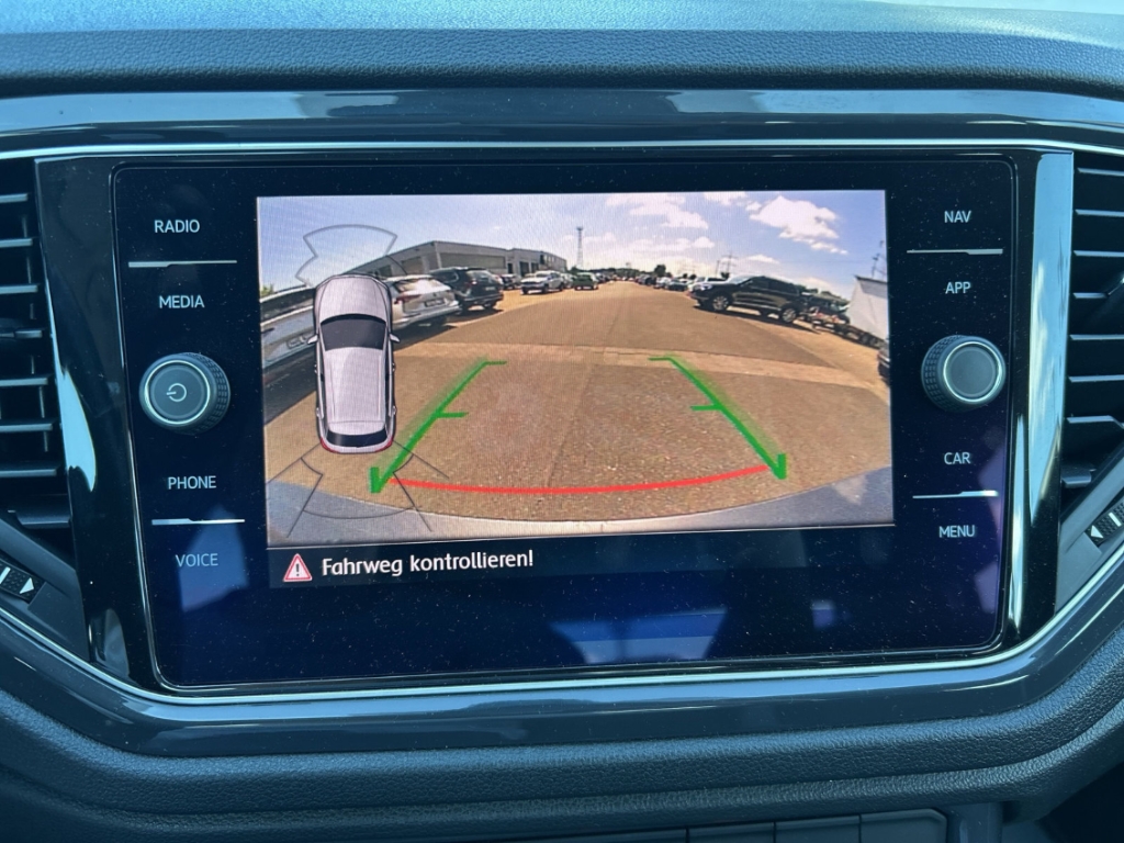 Fahrzeugabbildung Volkswagen T-Roc Sport 1.5 TSI ACC PDCv+h SHZ LED Color Navi ZV