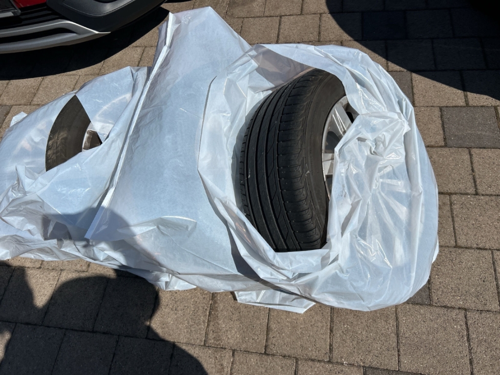 Fahrzeugabbildung Volkswagen T-Roc Sport 1.5 TSI ACC PDCv+h SHZ LED Color Navi ZV