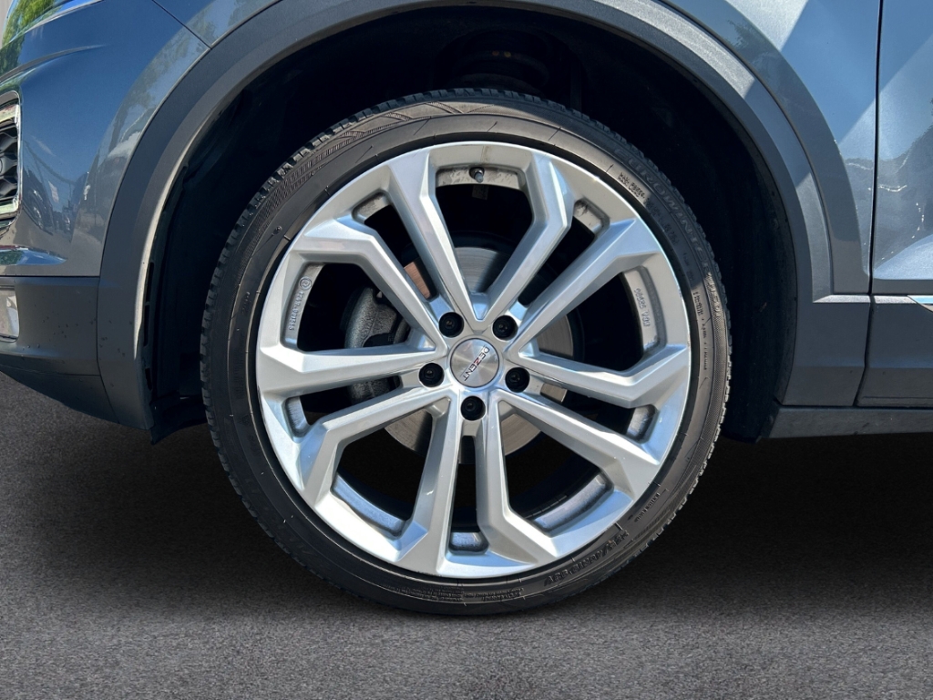 Fahrzeugabbildung Volkswagen T-Roc Sport 1.5 TSI ACC PDCv+h SHZ LED Color Navi ZV