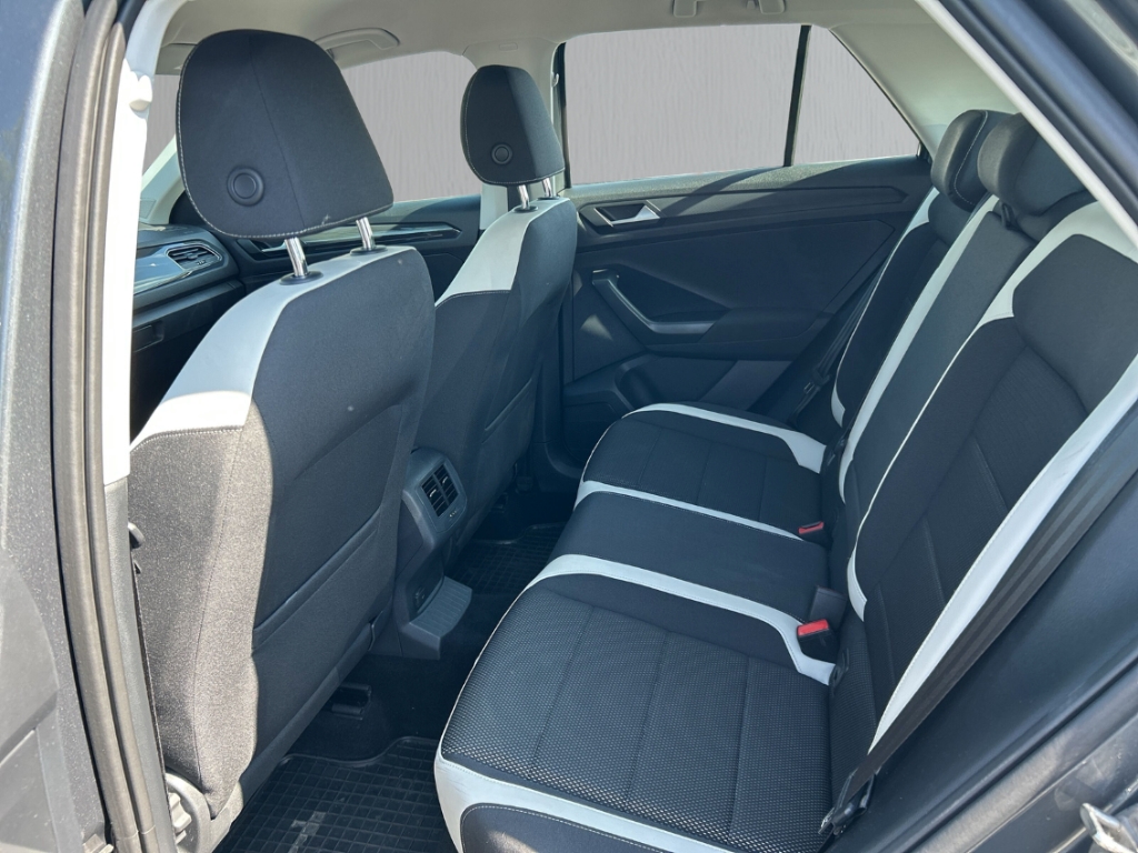 Fahrzeugabbildung Volkswagen T-Roc Sport 1.5 TSI ACC PDCv+h SHZ LED Color Navi ZV