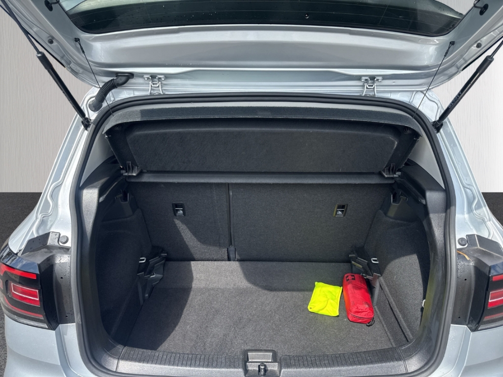 Fahrzeugabbildung Volkswagen T-Cross 1.5 TSI DSG Active ACC R-Kam SHZ Navi PDC