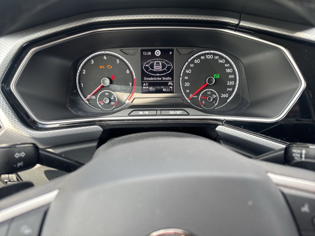 Fahrzeugabbildung Volkswagen T-Cross 1.5 TSI DSG Active ACC R-Kam SHZ Navi PDC