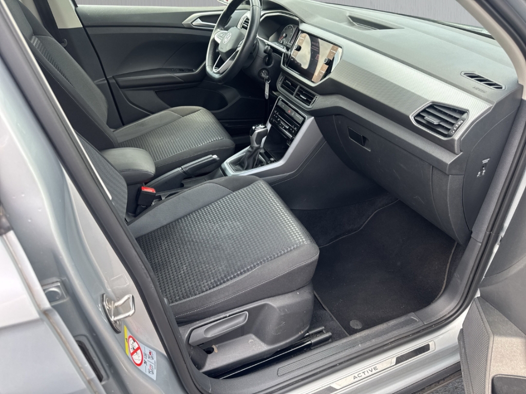 Fahrzeugabbildung Volkswagen T-Cross 1.5 TSI DSG Active ACC R-Kam SHZ Navi PDC