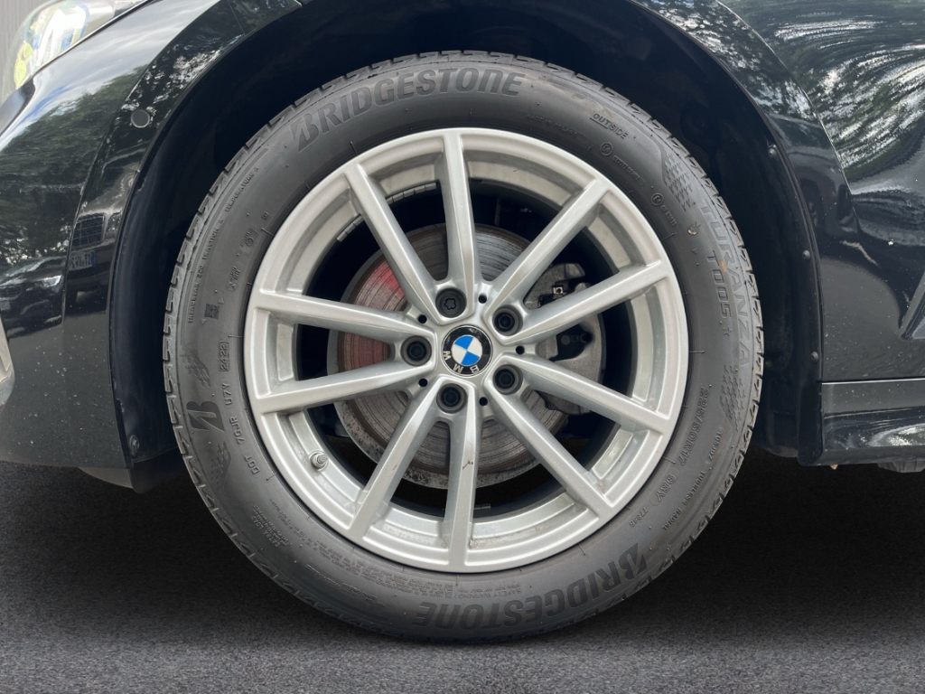 Fahrzeugabbildung BMW 320 d xDrive Touring ACC PDC HeadUp R-Kam Navi