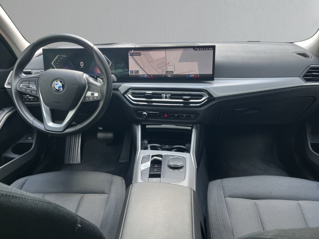 Fahrzeugabbildung BMW 320 d xDrive Touring ACC PDC HeadUp R-Kam Navi