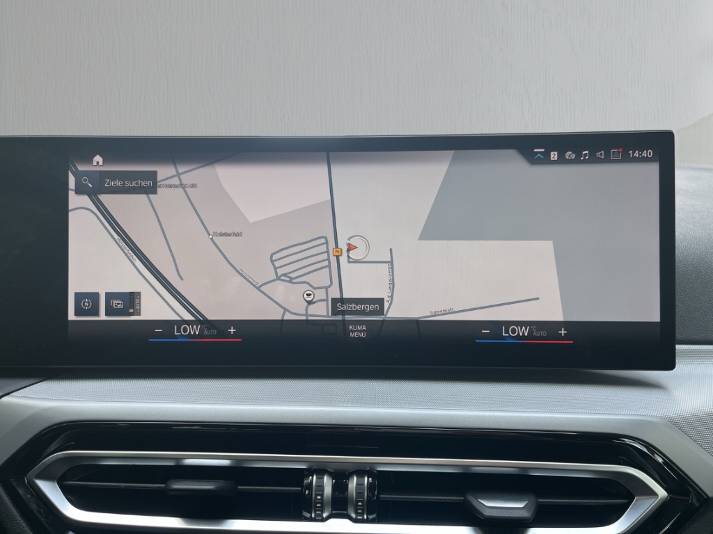 Fahrzeugabbildung BMW 320 d xDrive Touring ACC PDC HeadUp R-Kam Navi