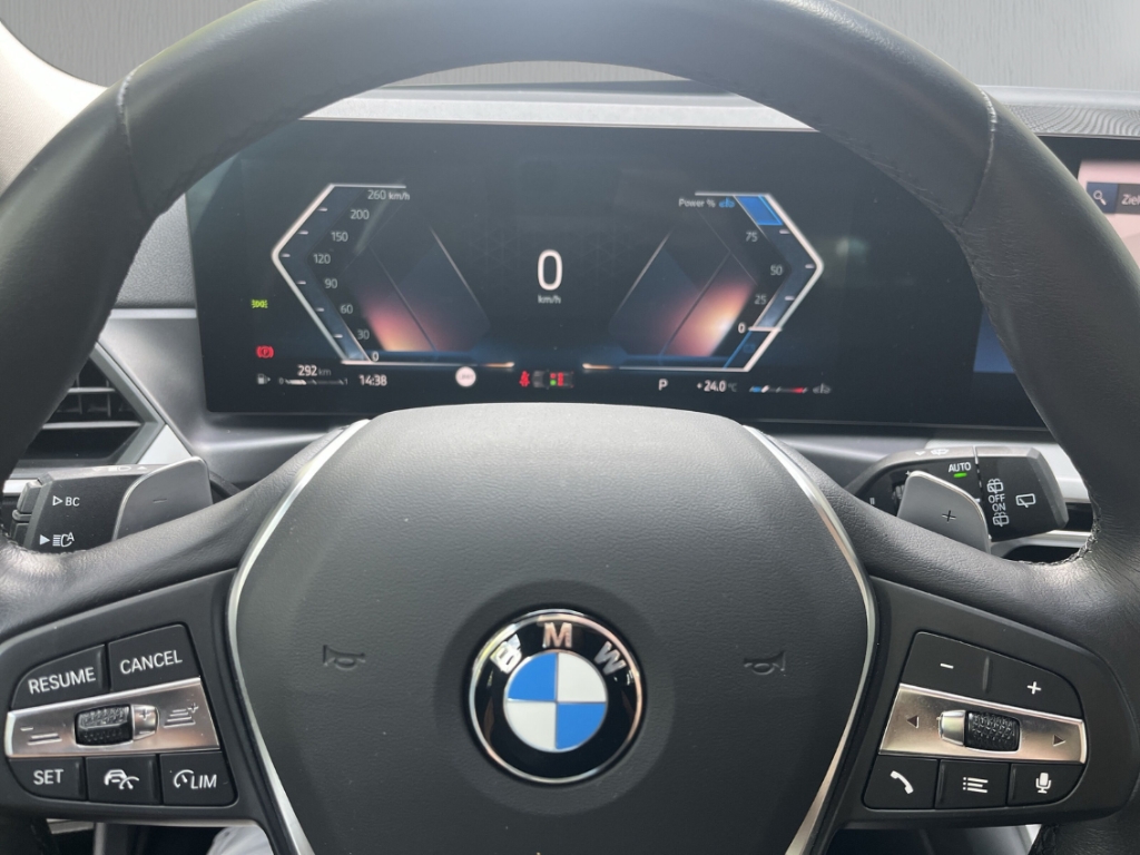 Fahrzeugabbildung BMW 320 d xDrive Touring ACC PDC HeadUp R-Kam Navi