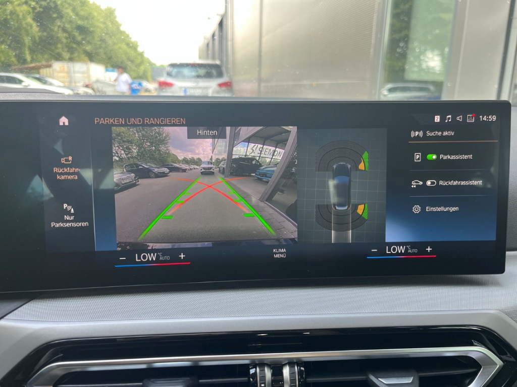 Fahrzeugabbildung BMW 320 d xDrive Touring ACC PDC HeadUp R-Kam Navi
