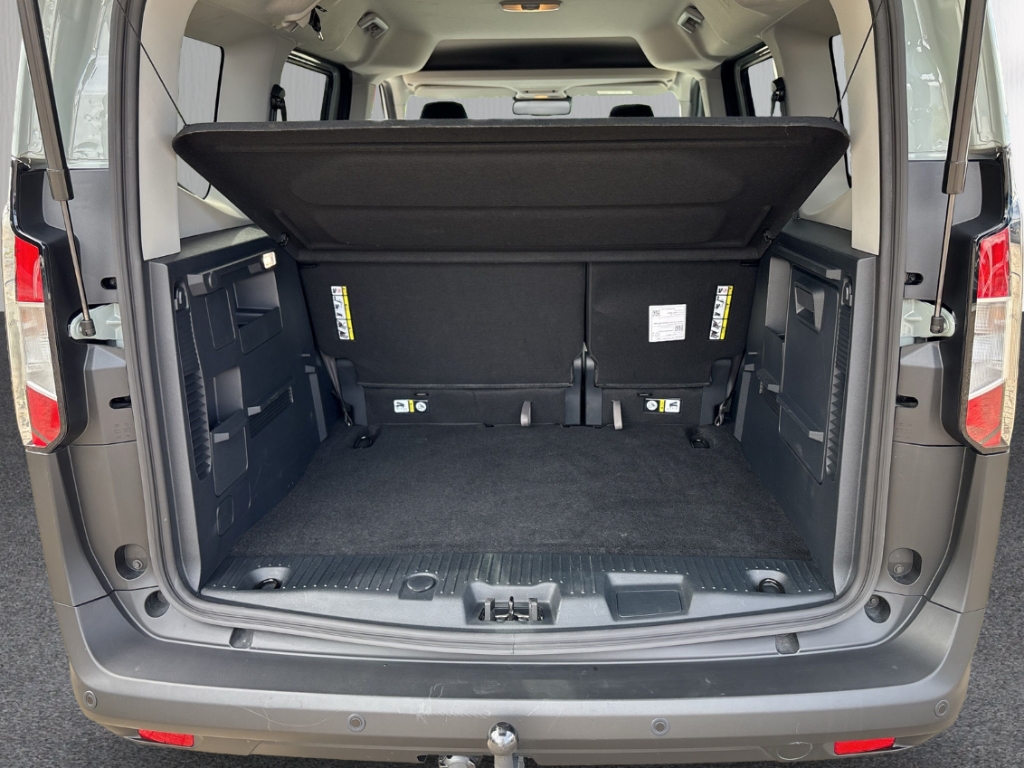 Fahrzeugabbildung Ford Tourneo Courier Titanium AHK AAC LM17 Winterpak. LED TFL