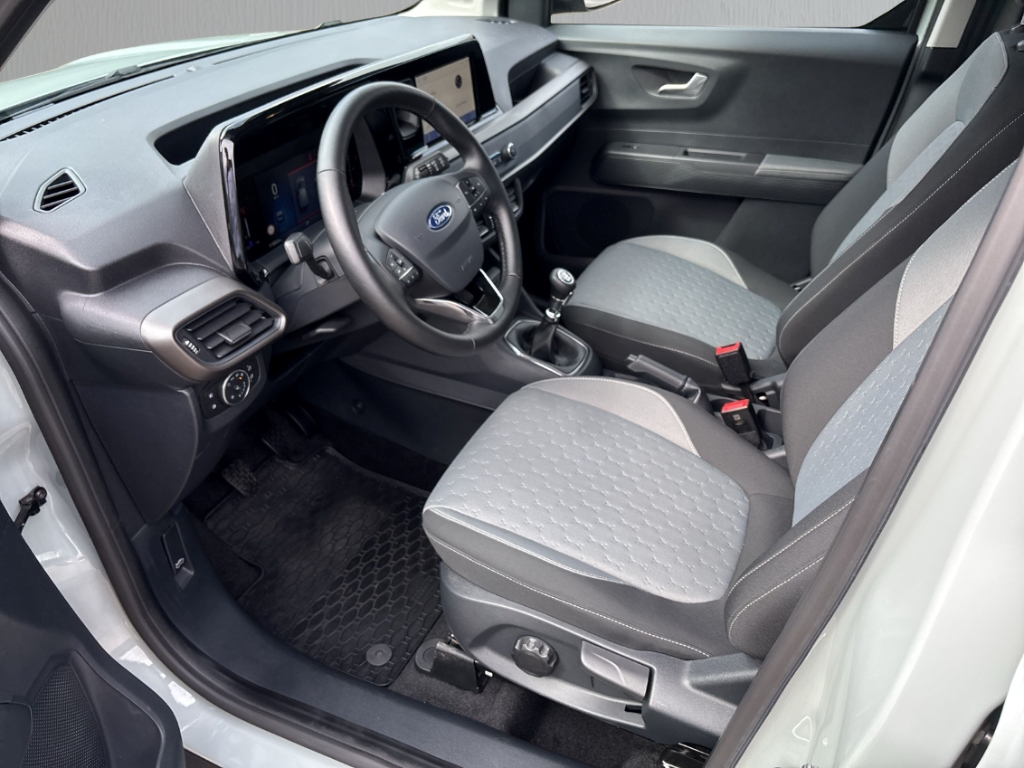 Fahrzeugabbildung Ford Tourneo Courier Titanium AHK AAC LM17 Winterpak. LED TFL